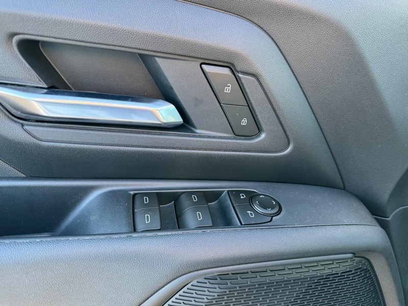 Chevrolet Silverado EV Vehicle Image 11