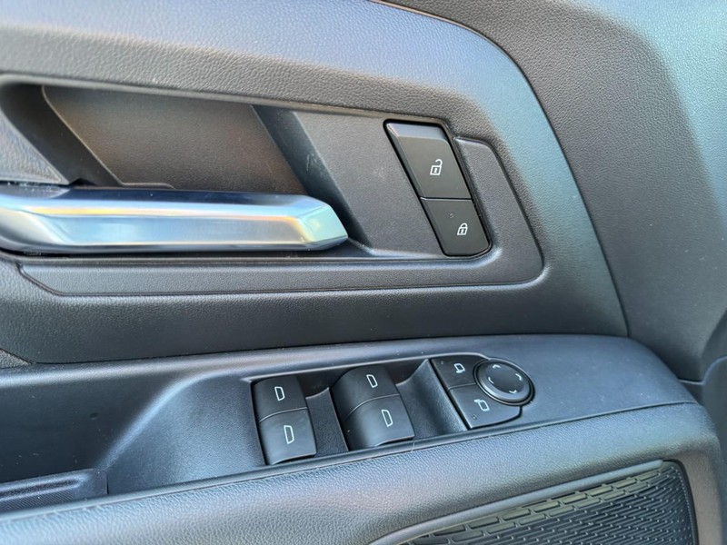 Chevrolet Silverado EV Vehicle Image 11