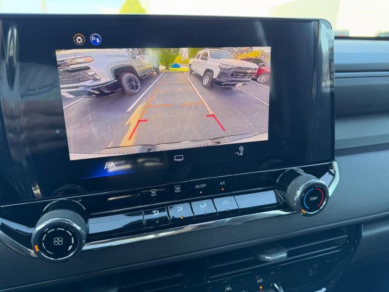 Chevrolet Colorado Vehicle Image 16