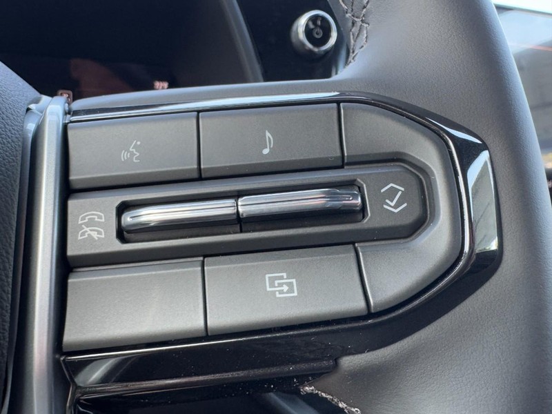 Chevrolet Colorado Vehicle Image 14