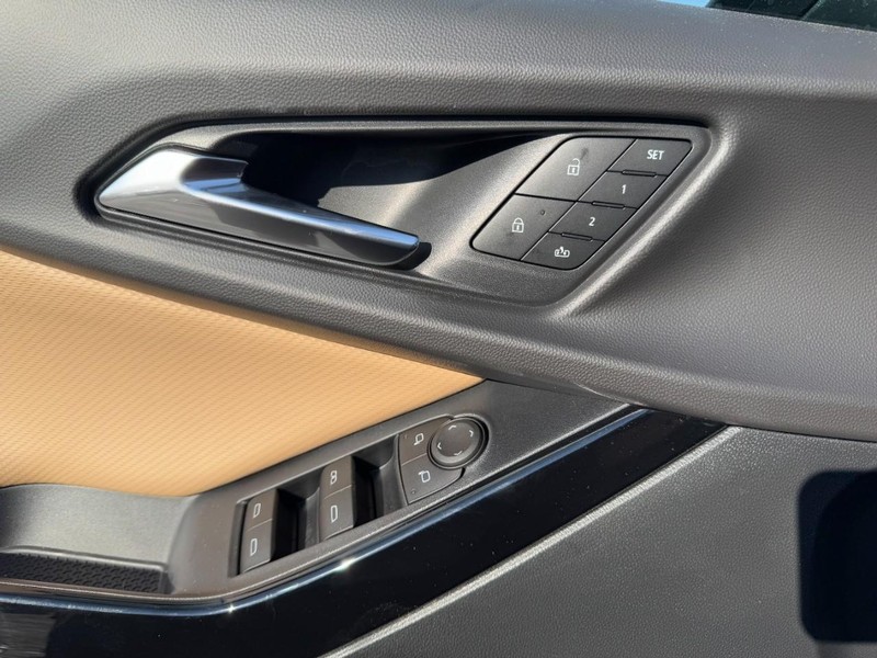 Chevrolet Equinox Vehicle Image 10