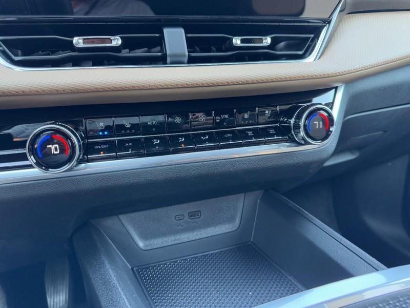 Chevrolet Equinox Vehicle Image 13