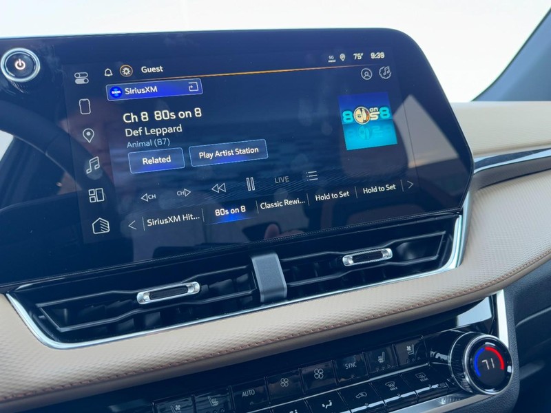 Chevrolet Equinox Vehicle Image 14