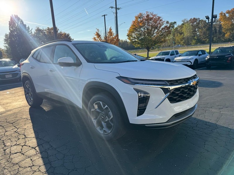 Chevrolet Trax Vehicle Image 02