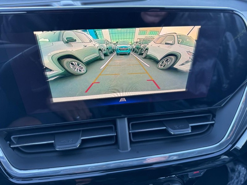 Chevrolet Trax Vehicle Image 14