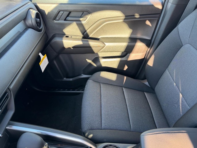 Chevrolet Colorado Vehicle Image 09