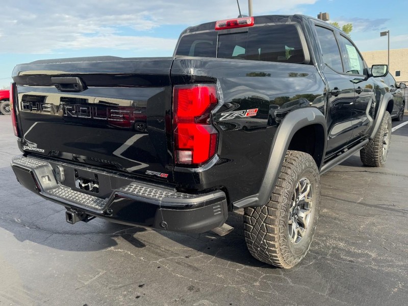 Chevrolet Colorado Vehicle Image 03