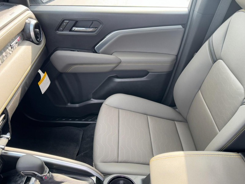 Chevrolet Colorado Vehicle Image 09