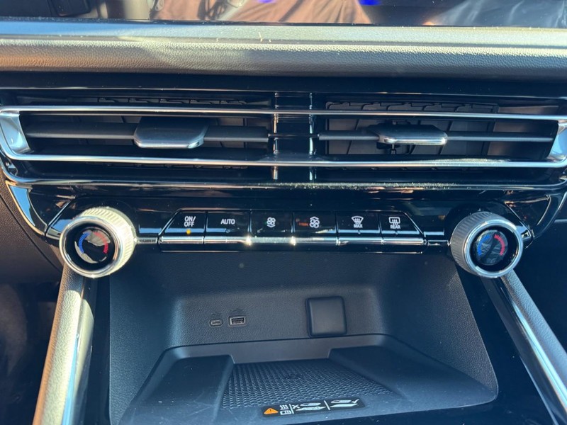 Chevrolet Traverse Vehicle Image 13