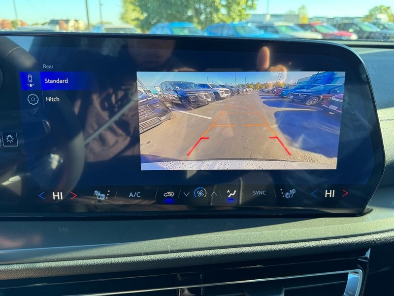 Chevrolet Traverse Vehicle Image 16