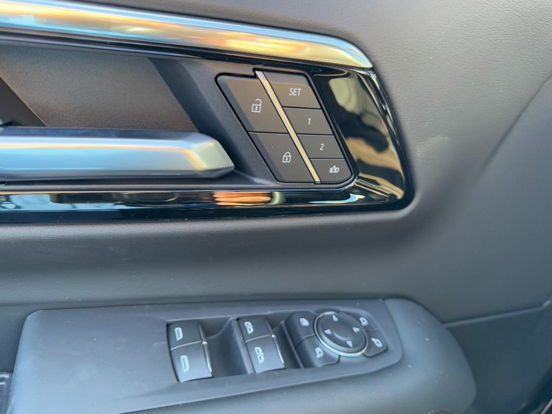 Chevrolet Tahoe Vehicle Image 11