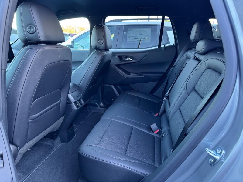 Chevrolet Equinox Vehicle Image 05