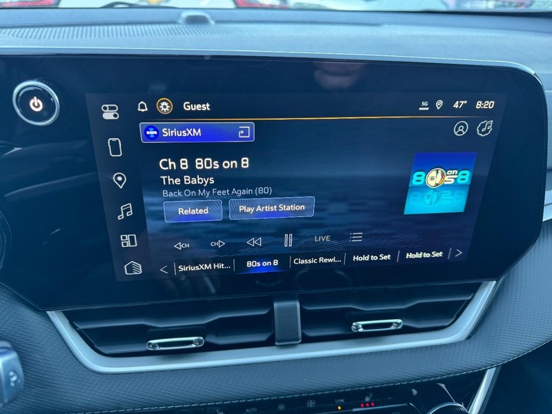 Chevrolet Equinox Vehicle Image 13