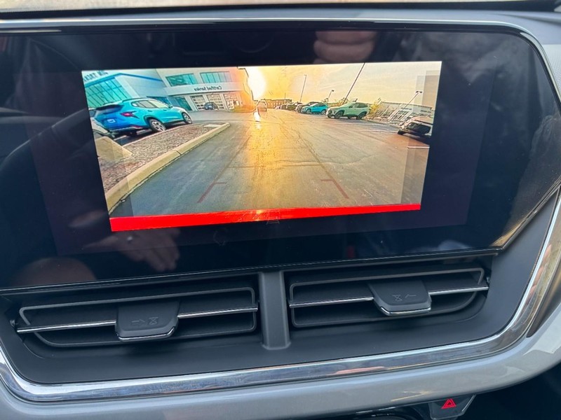 Chevrolet Trax Vehicle Image 13