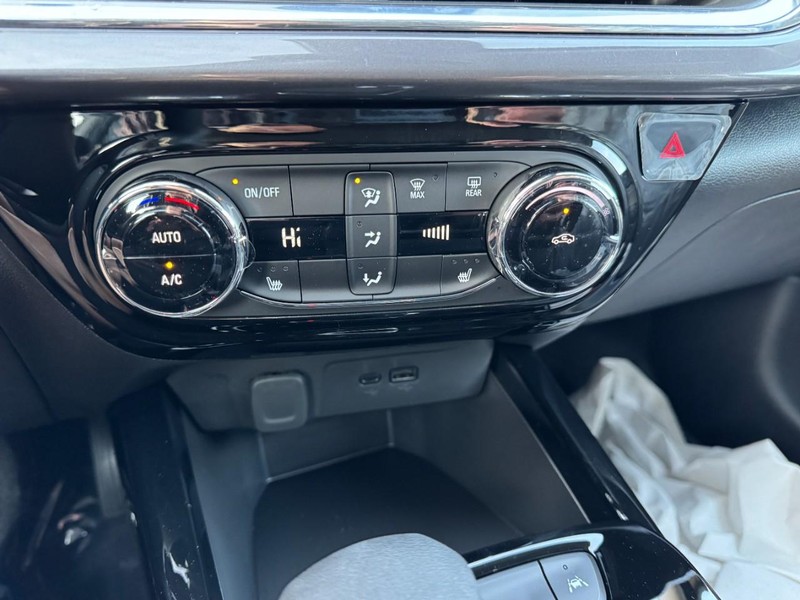 Chevrolet Trax Vehicle Image 12