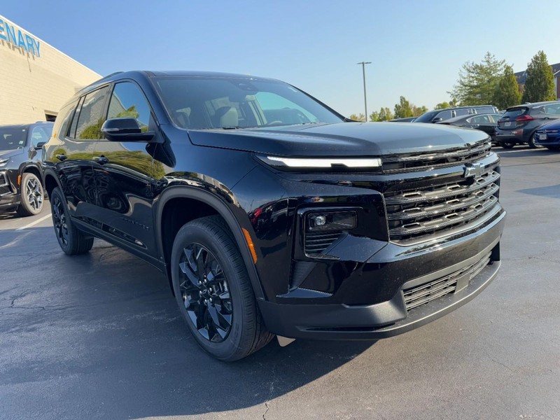 Chevrolet Traverse Vehicle Image 02