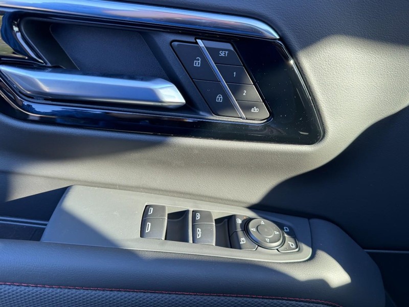 Chevrolet Tahoe Vehicle Image 11