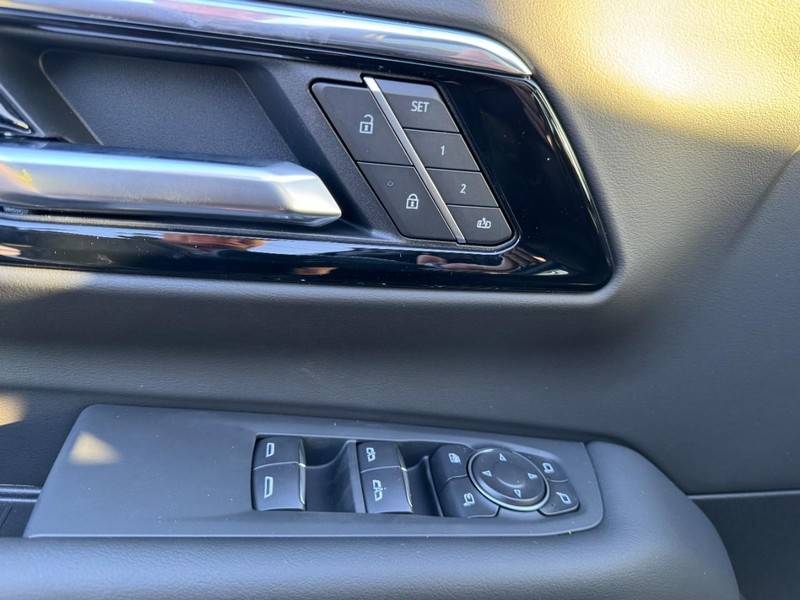 Chevrolet Tahoe Vehicle Image 12