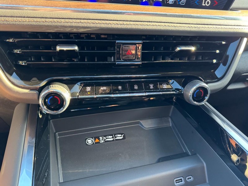 Chevrolet Tahoe Vehicle Image 16