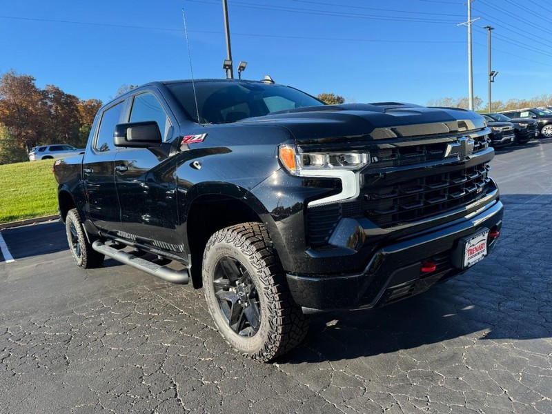 Chevrolet Silverado 1500 Vehicle Image 02