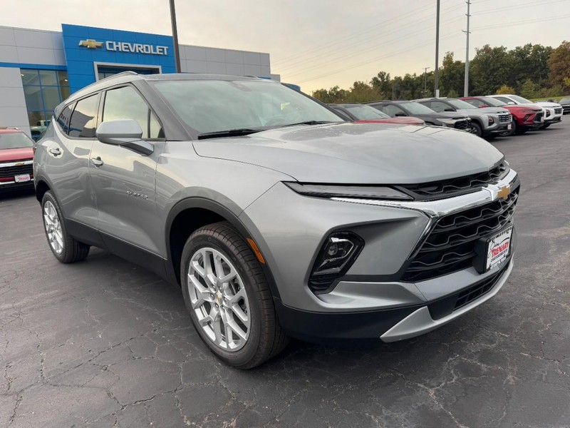 Chevrolet Blazer Vehicle Image 02