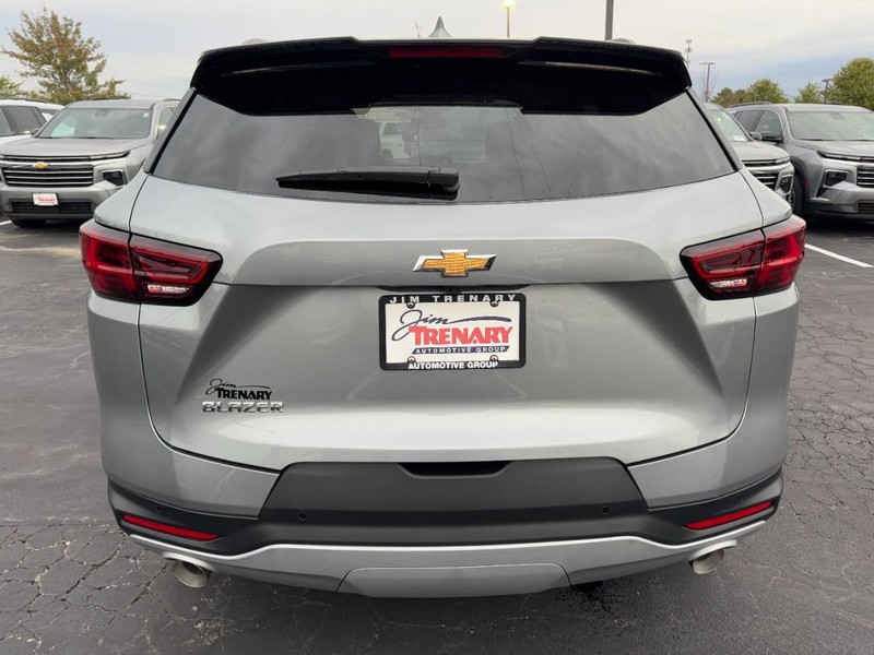 Chevrolet Blazer Vehicle Image 04
