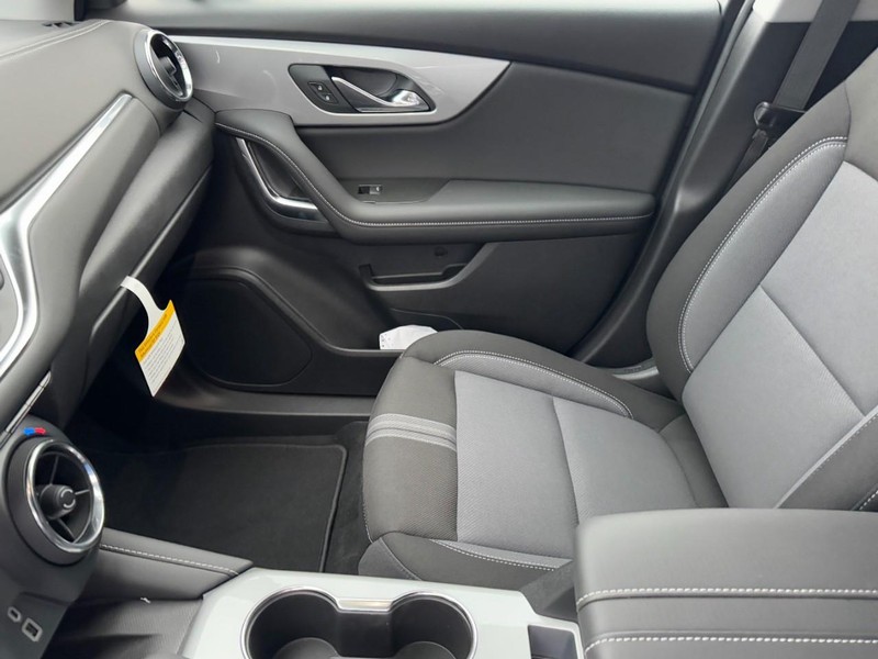 Chevrolet Blazer Vehicle Image 08