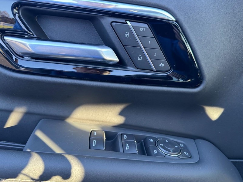 Chevrolet Tahoe Vehicle Image 12