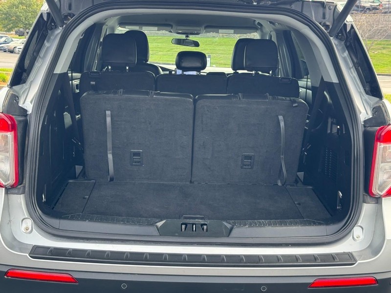 Ford Explorer Vehicle Image 04