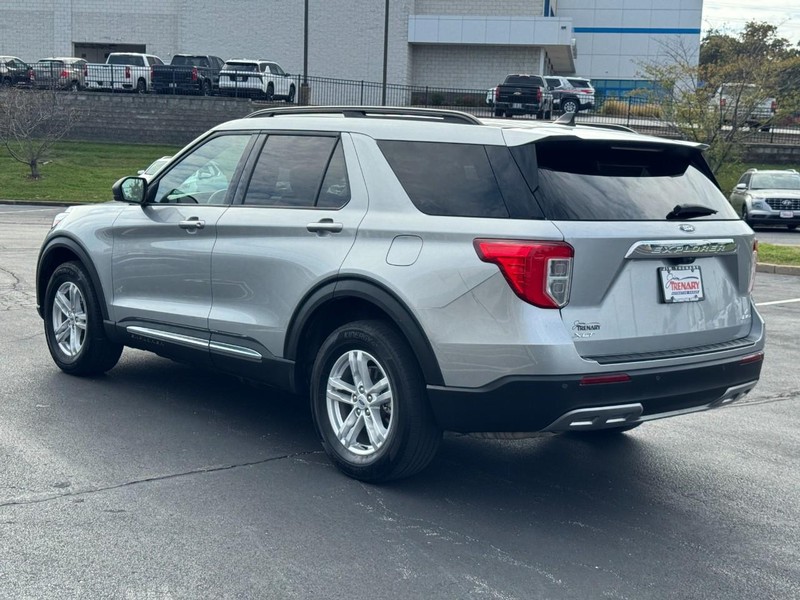Ford Explorer Vehicle Image 06