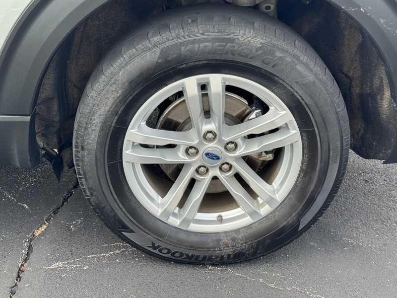 Ford Explorer Vehicle Image 07