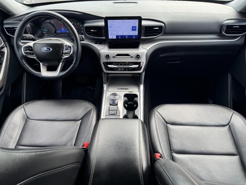 Ford Explorer Vehicle Image 12