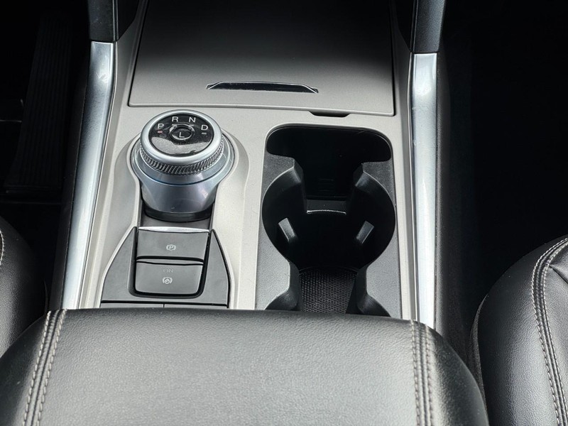 Ford Explorer Vehicle Image 15