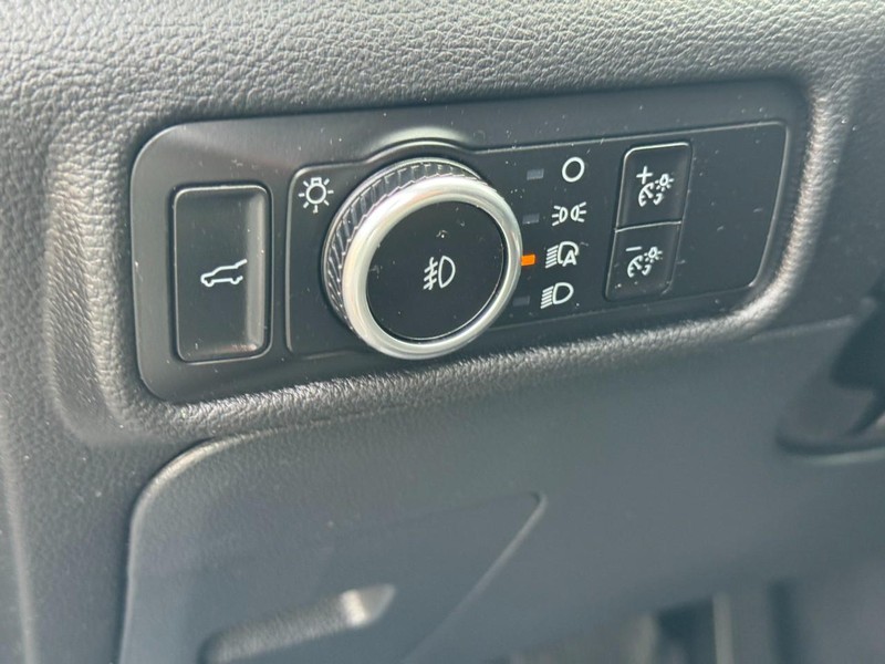 Ford Explorer Vehicle Image 17