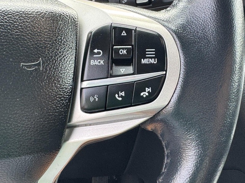 Ford Explorer Vehicle Image 19