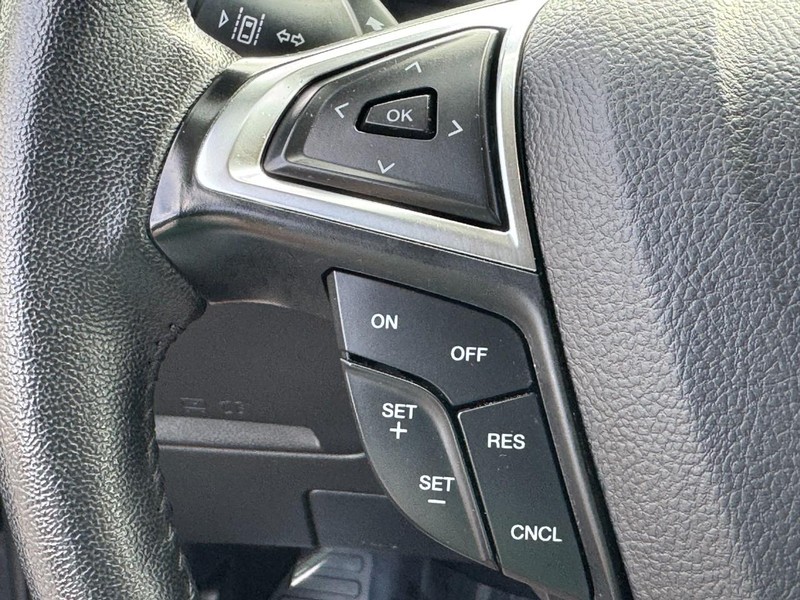 Ford Edge Vehicle Image 18