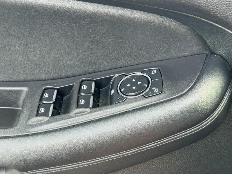 Ford Edge Vehicle Image 23