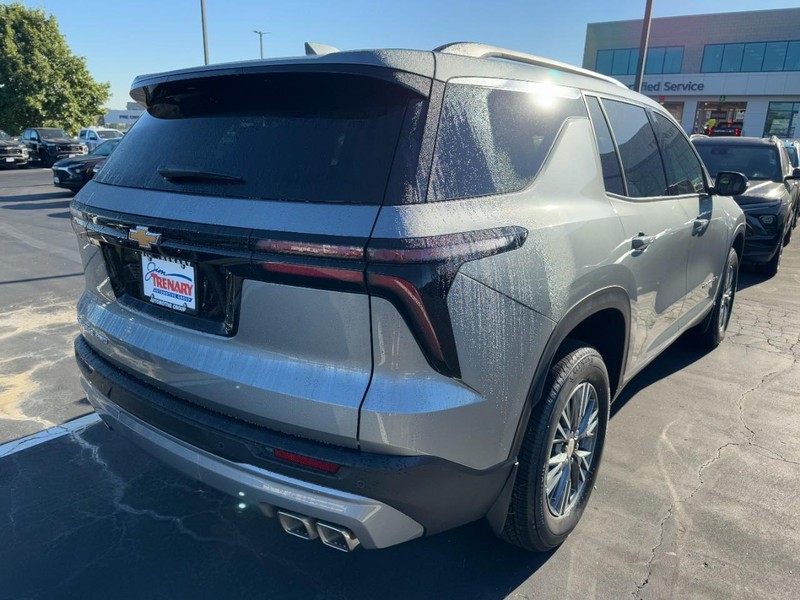 Chevrolet Traverse Vehicle Image 03