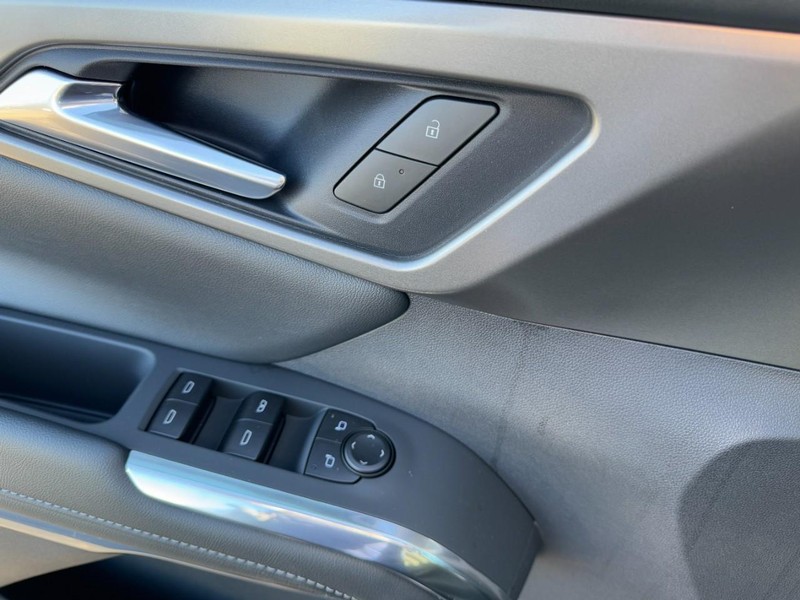 Chevrolet Traverse Vehicle Image 12
