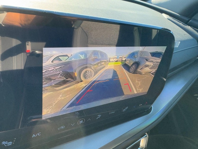 Chevrolet Traverse Vehicle Image 18