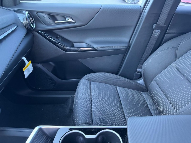 Chevrolet Equinox Vehicle Image 09