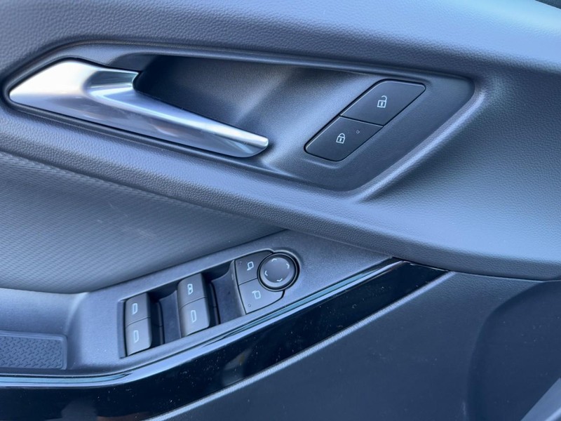 Chevrolet Equinox Vehicle Image 11