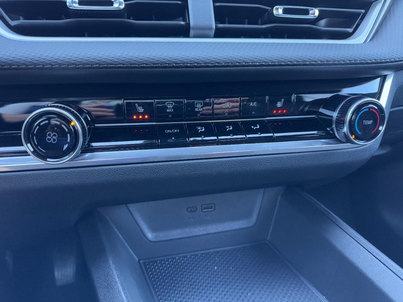 Chevrolet Equinox Vehicle Image 14