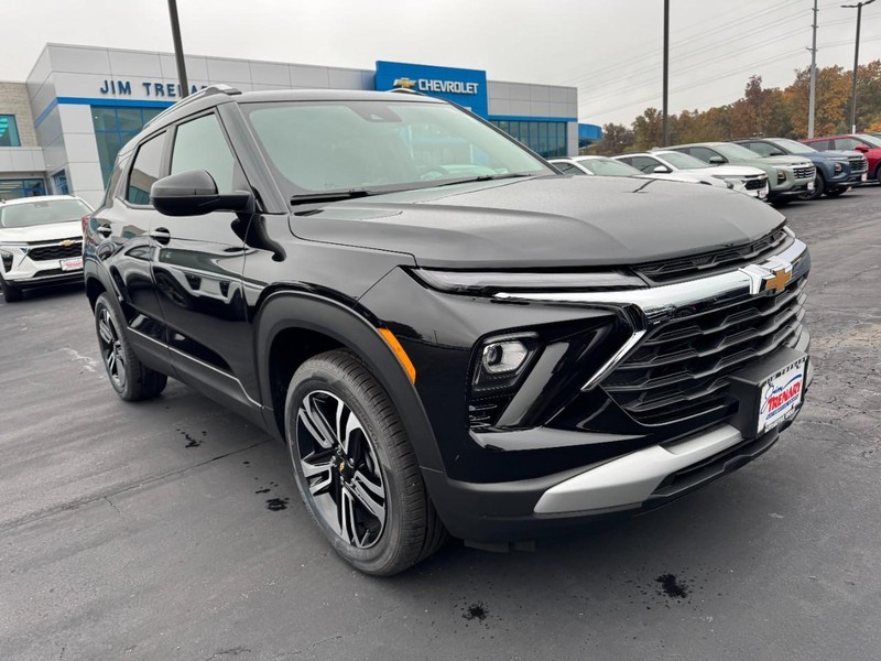 Chevrolet TrailBlazer Vehicle Image 02