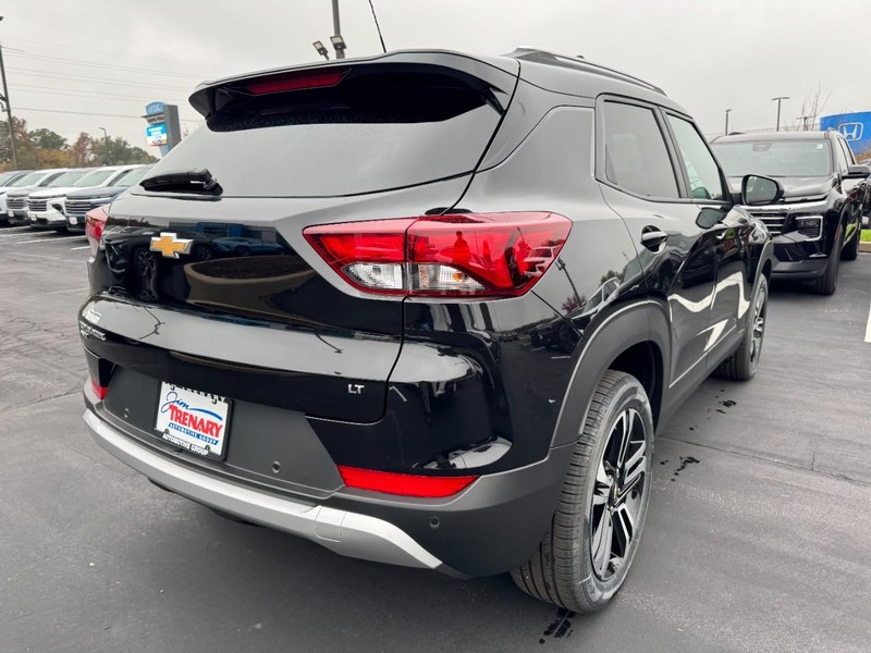 Chevrolet TrailBlazer Vehicle Image 03