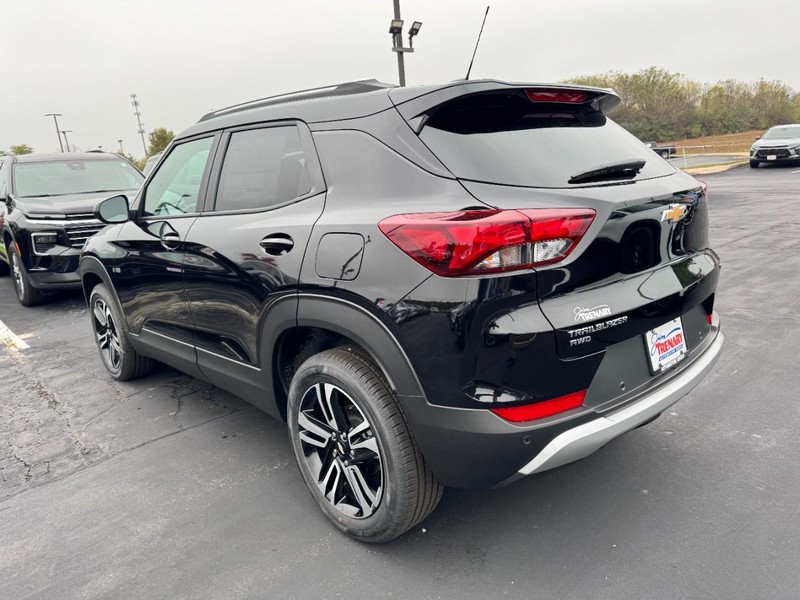 Chevrolet TrailBlazer Vehicle Image 05