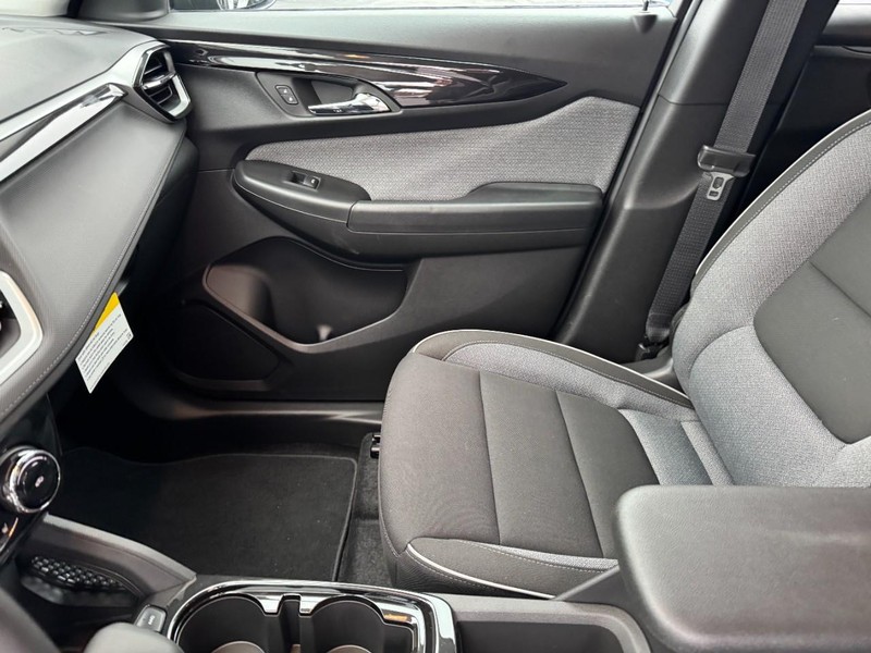 Chevrolet TrailBlazer Vehicle Image 08