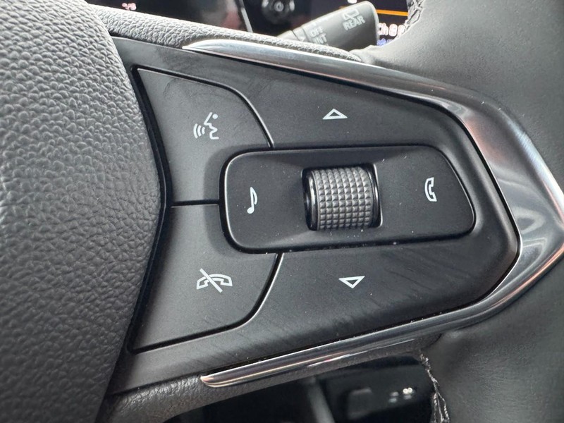 Chevrolet TrailBlazer Vehicle Image 12