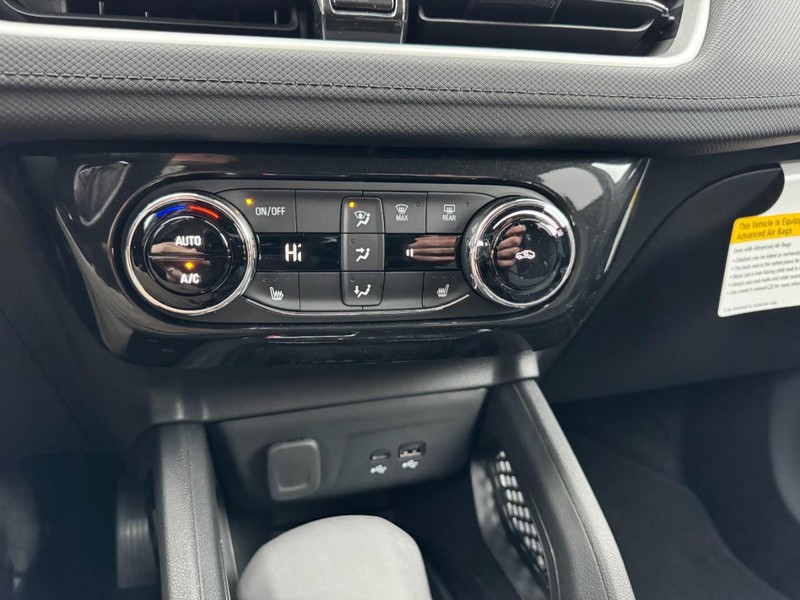 Chevrolet TrailBlazer Vehicle Image 13