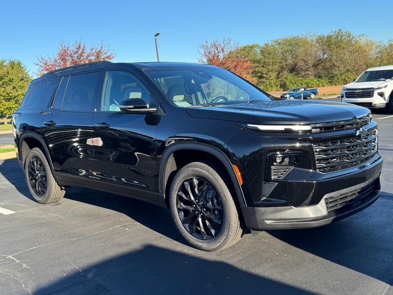 Chevrolet Traverse Vehicle Image 02